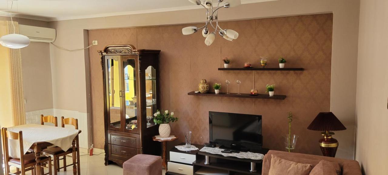 Charming Apartment Lushnje Ngoại thất bức ảnh