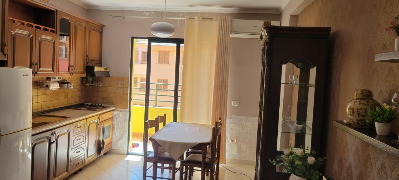 Charming Apartment Lushnje Ngoại thất bức ảnh